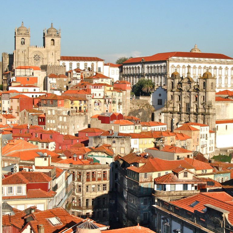 Vista da Sé do Porto e telhados da cidade