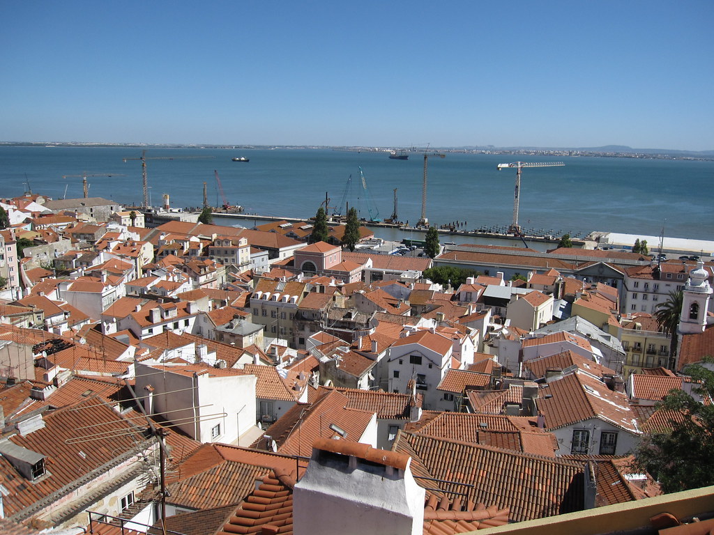 Telhados do bairro de Alfama, Lisboa